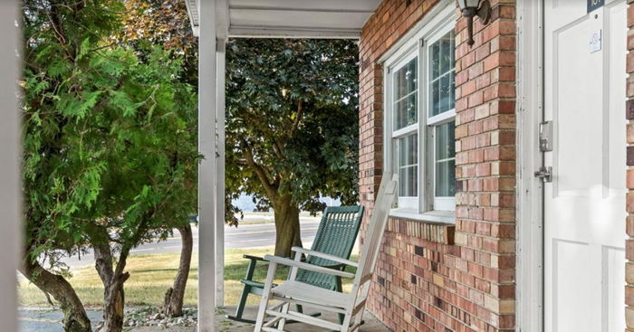 Motel Bear Lake (Bella Vista Lodge, Bella Vista Motor Lodge) - Web Listing (newer photo)